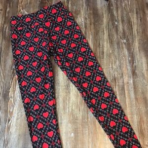 OS Lularoe Valentine’s Leggings Black With Red ♥️